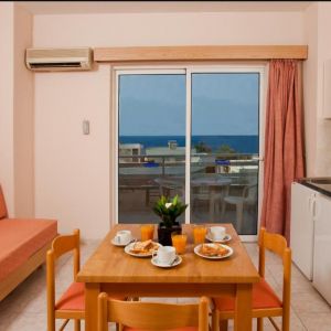 Poseidonia Hotel and Apartments