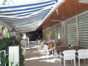 Hotel Myra
