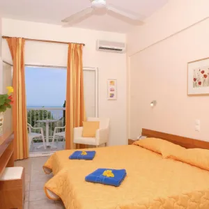 Hotel Ipsos Beach