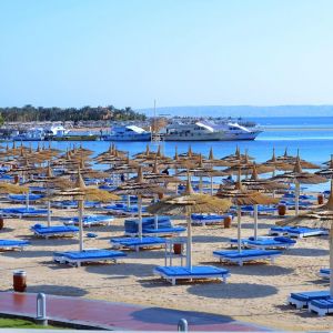 Albatros White Beach Hotel