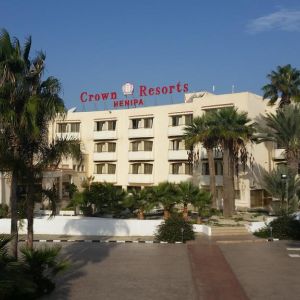 Hotel Crown Resort Henipa