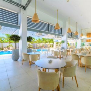 Tasia Maris Seasons Hotel