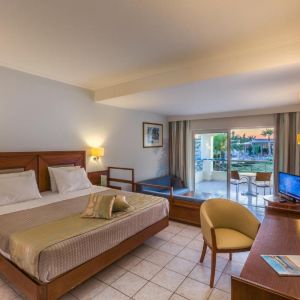 Hotel Kipriotis Maris and Suites