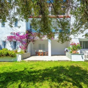 Faros Apartments