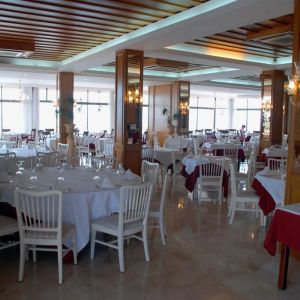 Hotel Roger de Flor by Seleqtta