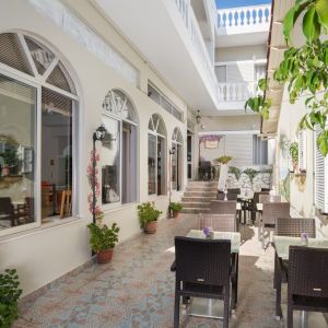 Bella Vista Hotel and Studios