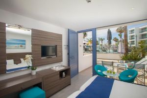Limanaki Beach Hotel and Suites