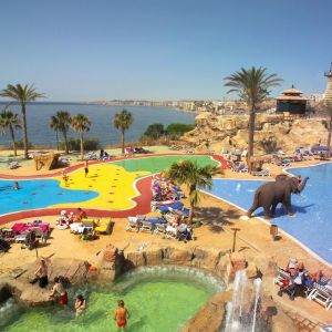 Hotel Holiday World Resort (sau similar 4*)