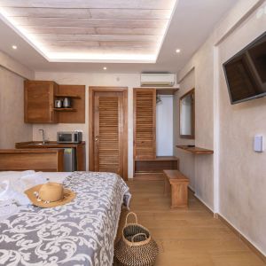 Ekati Mare Hotel and Suites