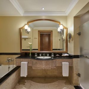 Park Regency (ex Hyatt Regency)