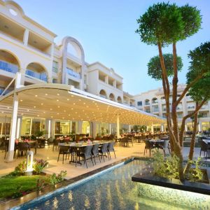 Albatros White Beach Hotel