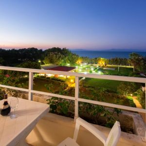 Hotel Bayside Katsaras