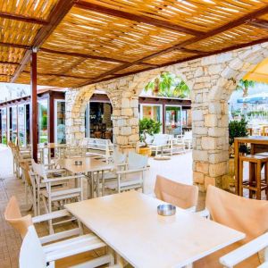 Yiannis Manos Resort Hotel