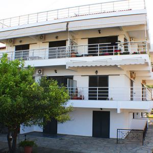 Salonikiou Beach Deluxe Apartments