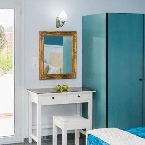 Yiannis Manos Resort Hotel