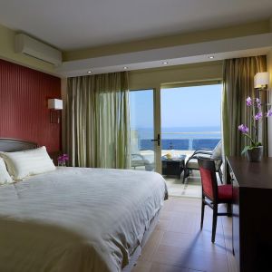 Hotel Macaris Suites and Spa
