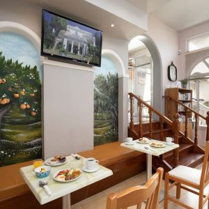 Bella Vista Hotel and Studios
