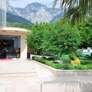 CASTLE PARK HOTEL