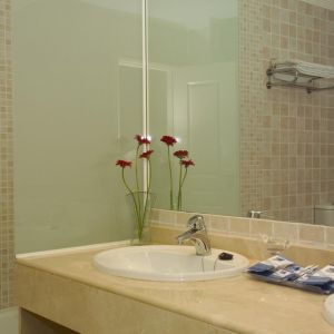 Hotel Holiday World Resort (sau similar 4*)