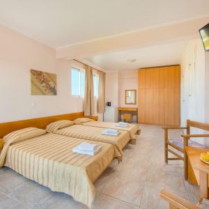 Hotel Bayside Katsaras