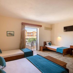 Hotel Rossis Beach