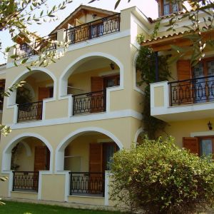 Kavos Psarou Studios and Apartments