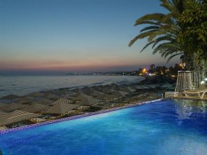 Hotel Aska Just In Beach