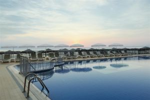 Hotel Aska Just In Beach