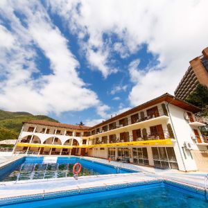 Hotel Saras Sons