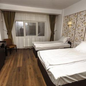 Hotel Saras Sons