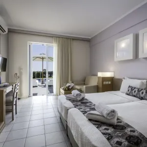 Hotel Sovereign Beach