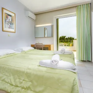 Hotel Sovereign Beach