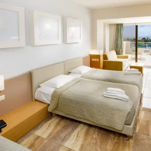 Hotel Sovereign Beach