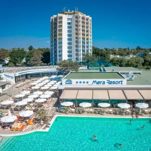 Hotel Mera Resort