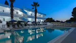 Hotel Paleos Apartments