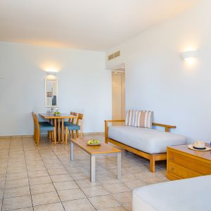 Hotel Louis Althea Beach