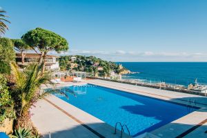 Hotel Roger de Flor by Seleqtta