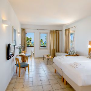 Hotel Louis Althea Beach