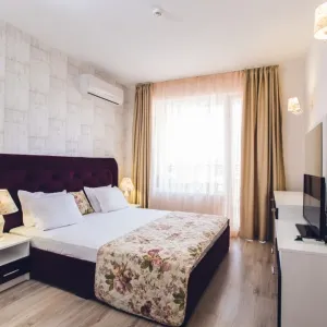 Avenue Deluxe