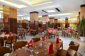 Albatros White Beach Hotel