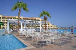 Albatros White Beach Hotel