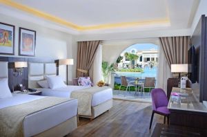 Albatros White Beach Hotel