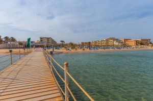 Albatros White Beach Hotel