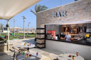 Albatros White Beach Hotel