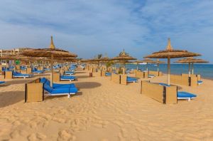 Albatros White Beach Hotel