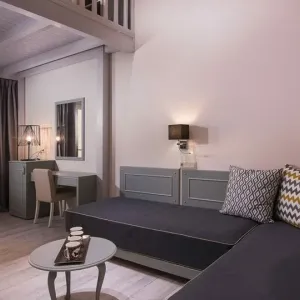 Neikos Mediterraneo Luxury Suites