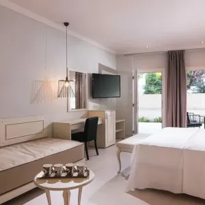 Neikos Mediterraneo Luxury Suites