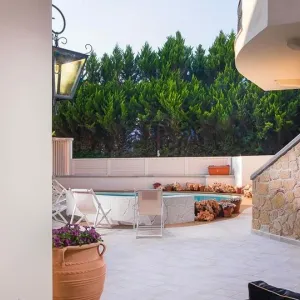Neikos Mediterraneo Luxury Suites
