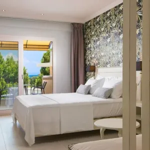 Neikos Mediterraneo Luxury Suites