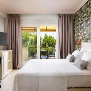 Neikos Mediterraneo Luxury Suites